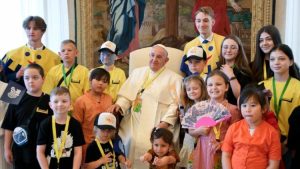 El Padre nos ha creado, el Hijo nos ha salvado y el Espíritu Santo nos acompaña