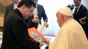 El Papa: caminar juntos, «migrantes entre migrantes»