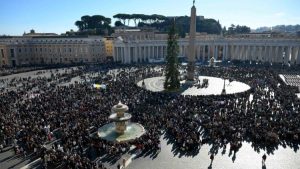 Ángelus del Papa: Escuchar al Señor ilumina nuestro corazón y vida
