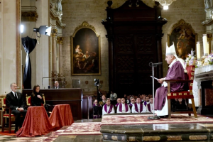 Los Reyes de España asisten al funeral por las víctimas de la DANA presidido por el Arzobispo de Valencia