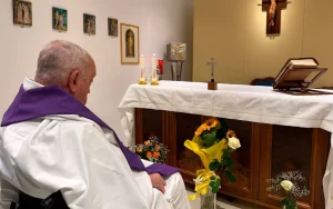 LO ÚLTIMO: Vaticano comparte primera foto del Papa Francisco en el hospital: “Sigue estable”