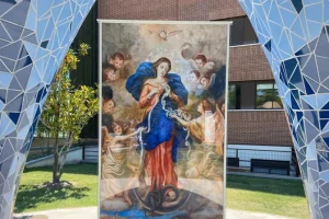 Dedican un templete a la Virgen Desatanudos en una universidad española